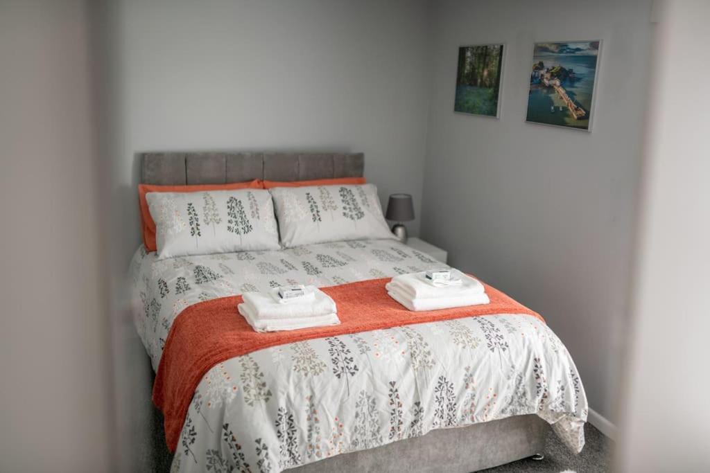 2 Bed Sleeps 4 Central Haverfordwest Town House Exterior photo